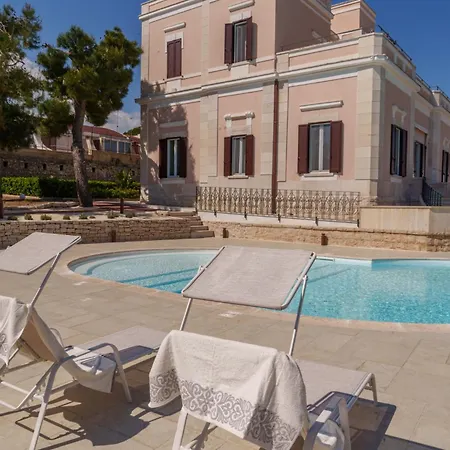 Emy Boutique Nocleg ze śniadaniem 4*