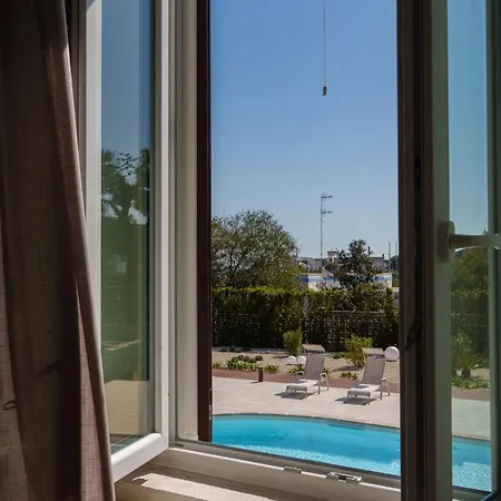 Alojamento de Acomodação e Pequeno-almoço Emy Boutique